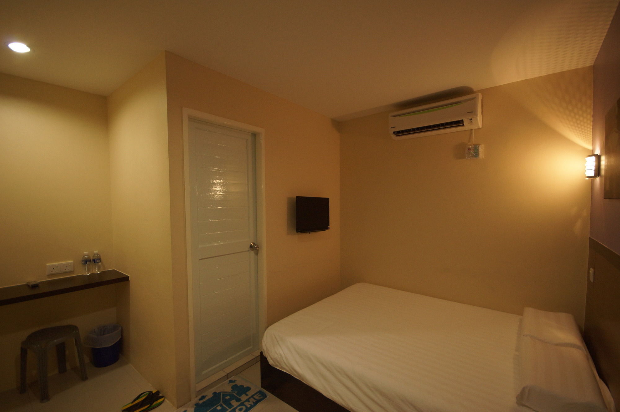 One Point Hotel Kuching Exterior photo